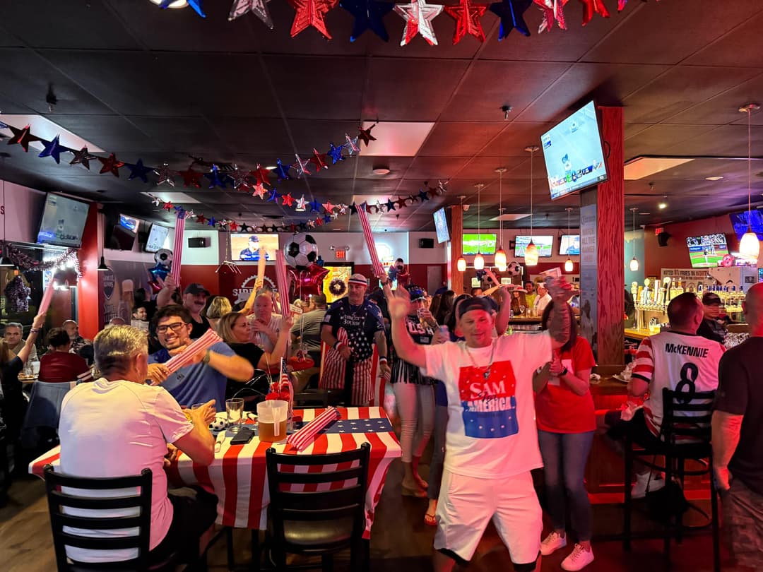 Sidelines Bar & Grill gallery photo 1